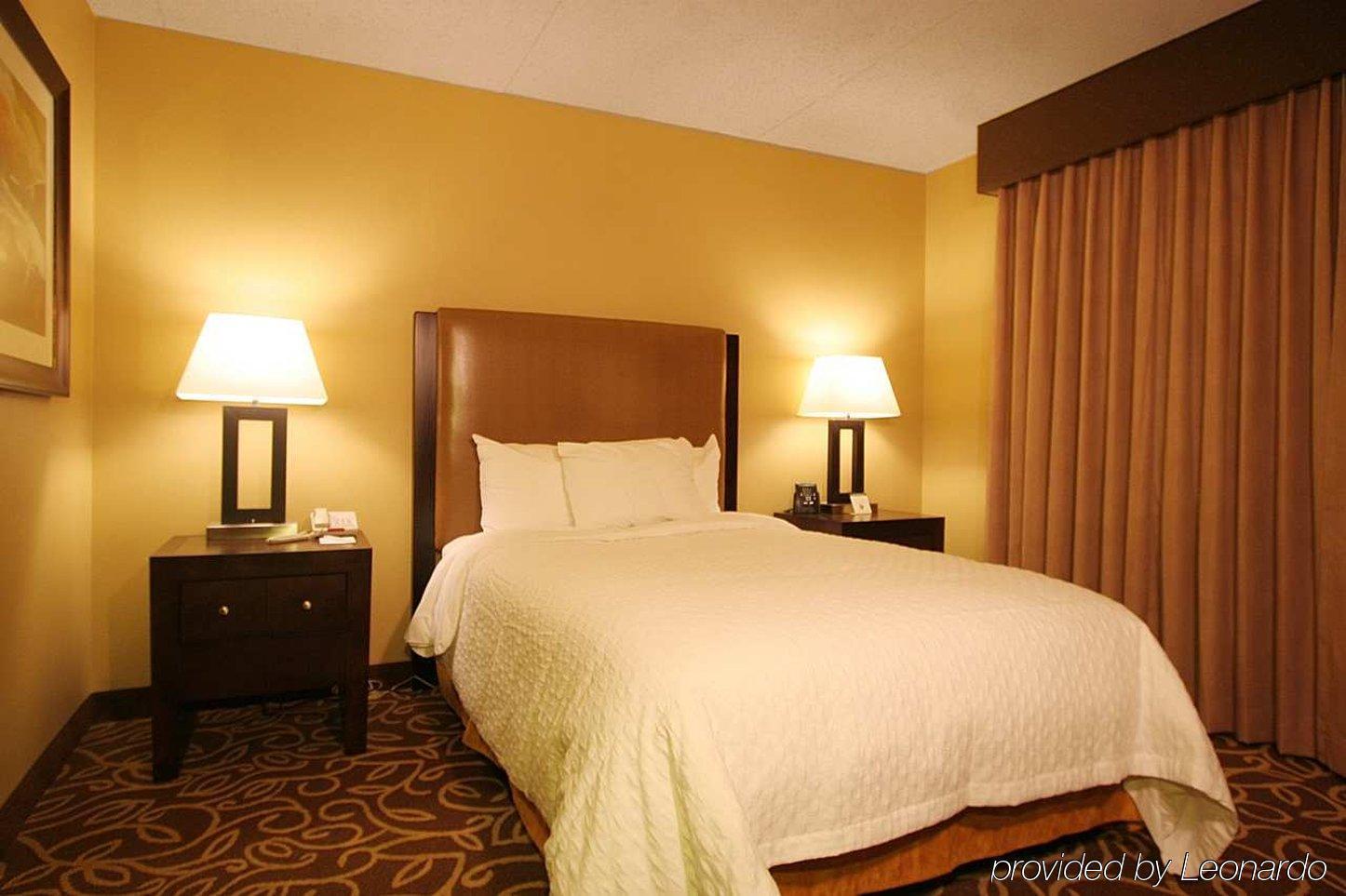 Embassy Suites Pittsburgh - International Airport Coraopolis Phòng bức ảnh