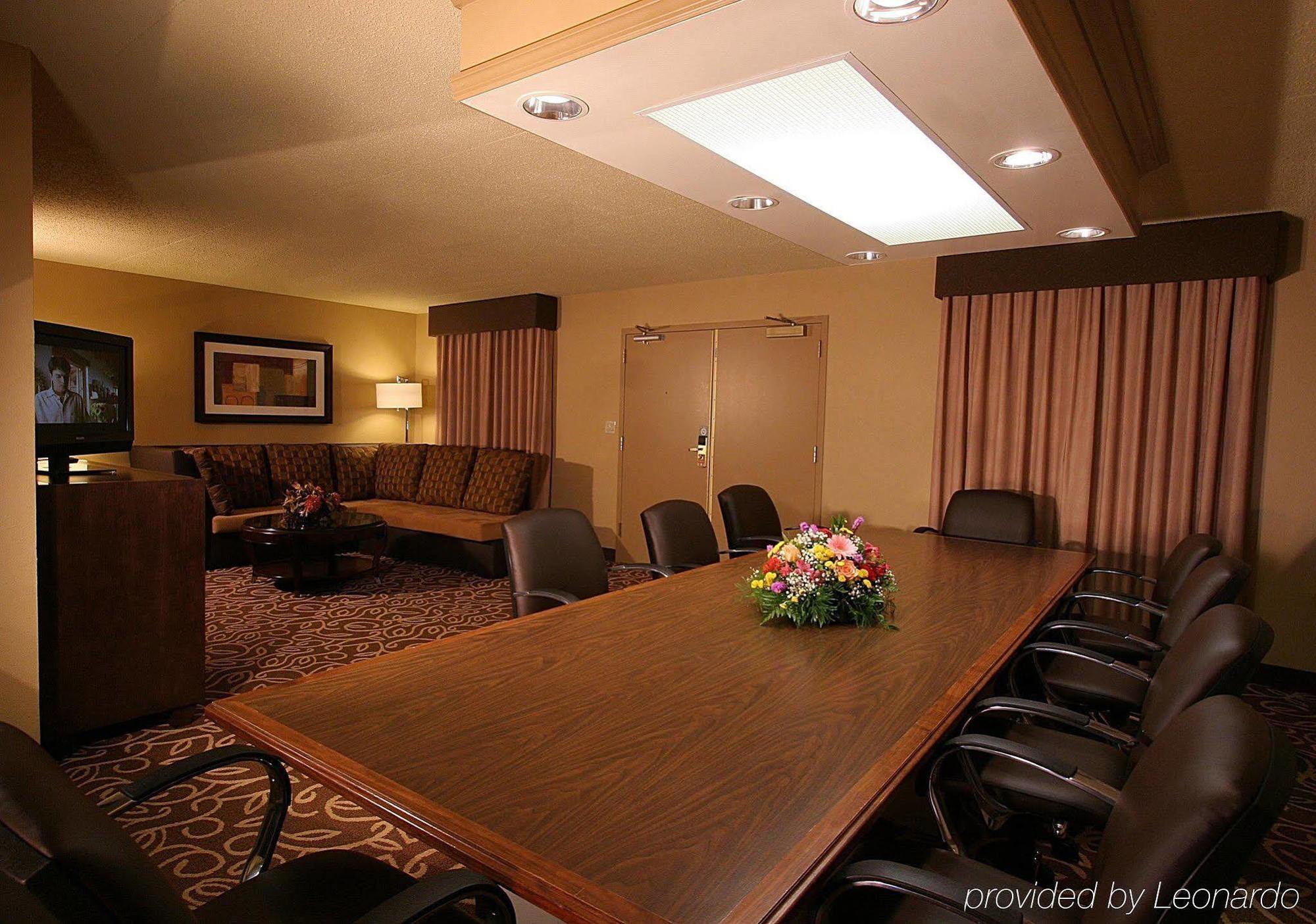 Embassy Suites Pittsburgh - International Airport Coraopolis Phòng bức ảnh